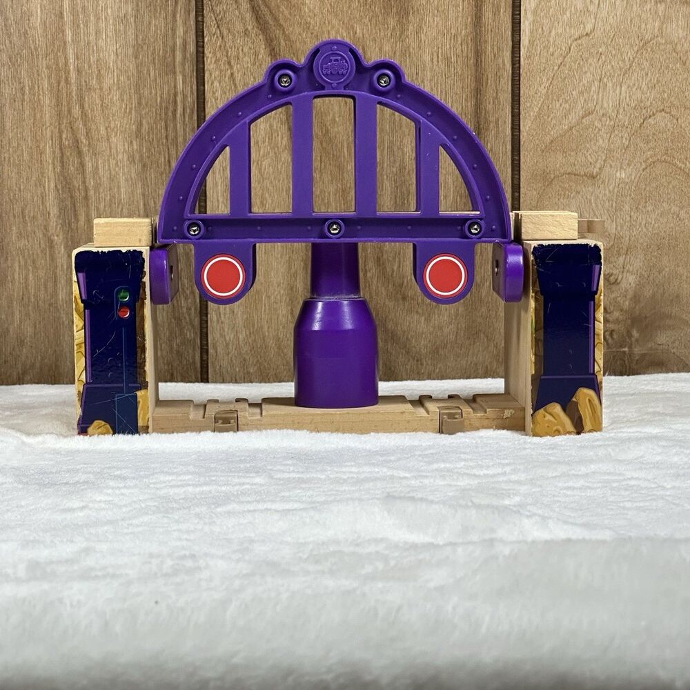 Chuggington Wooden Railway Swing Bridge TOMY LC56810 Wooden Train Track Bridge